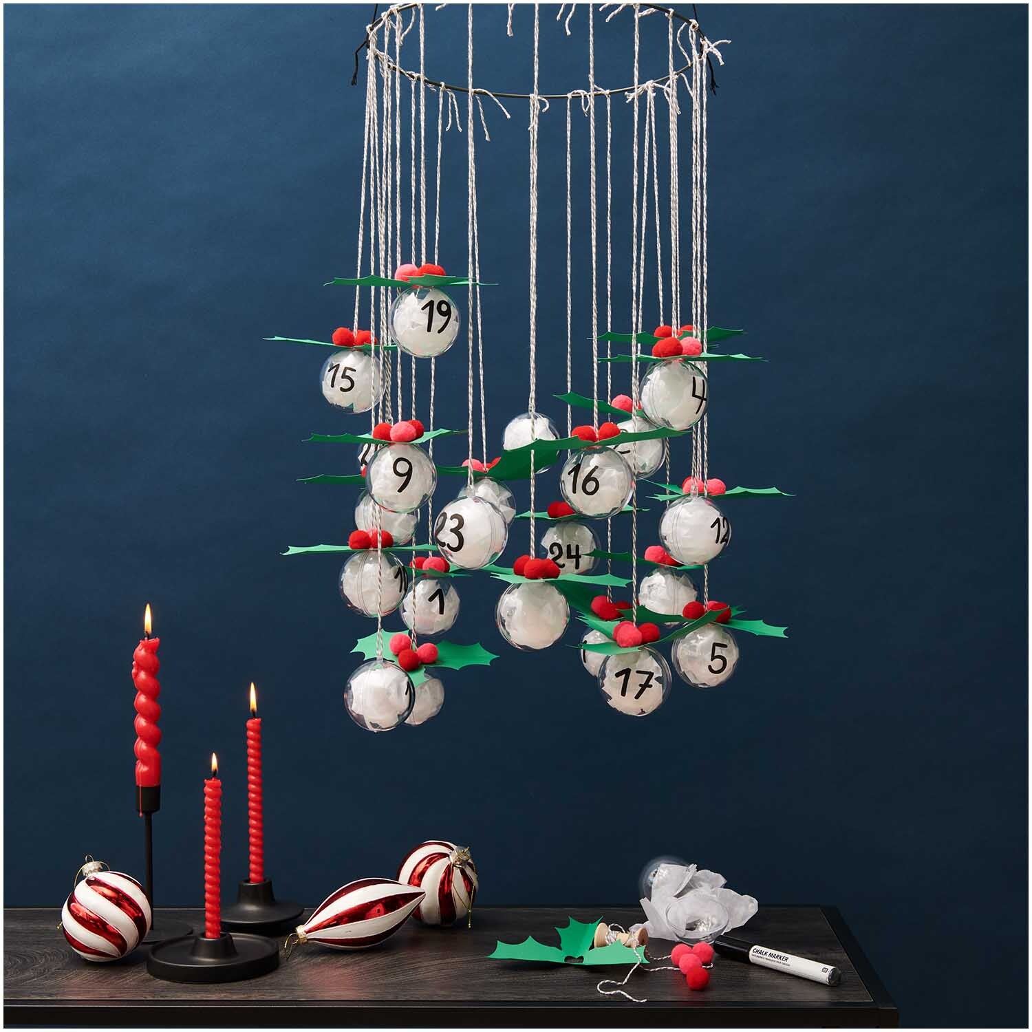 Paper Poetry Christbaumkugel-Topper Ilex grün 6 Stück von Rico Design Paper Poetry Christbaumkugel-Topper mit Ilex-Design, dekoriert mit roten Beeren und Zahlen, von Rico Design.