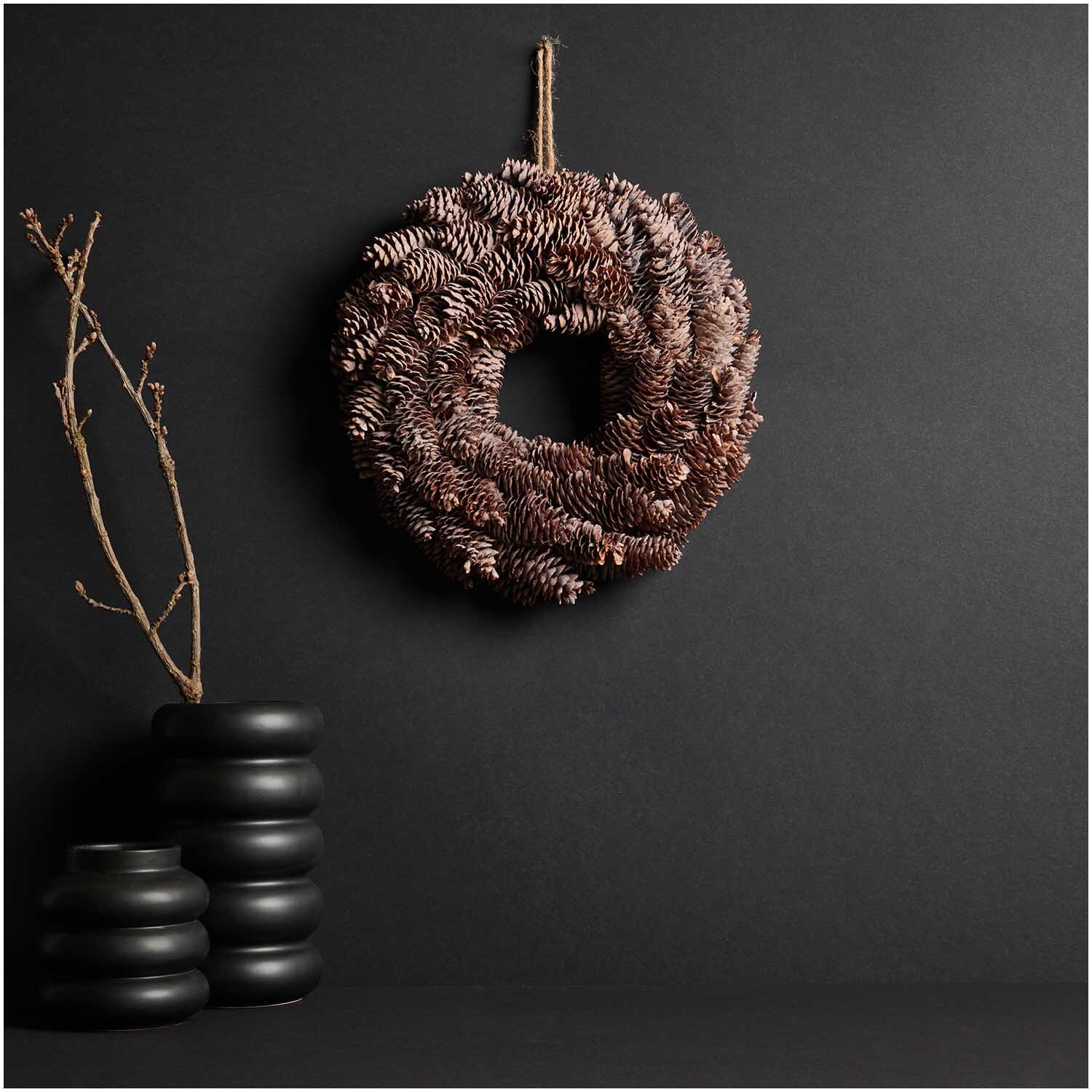 Kranz mit großen Zapfen 32cm von Rico Design