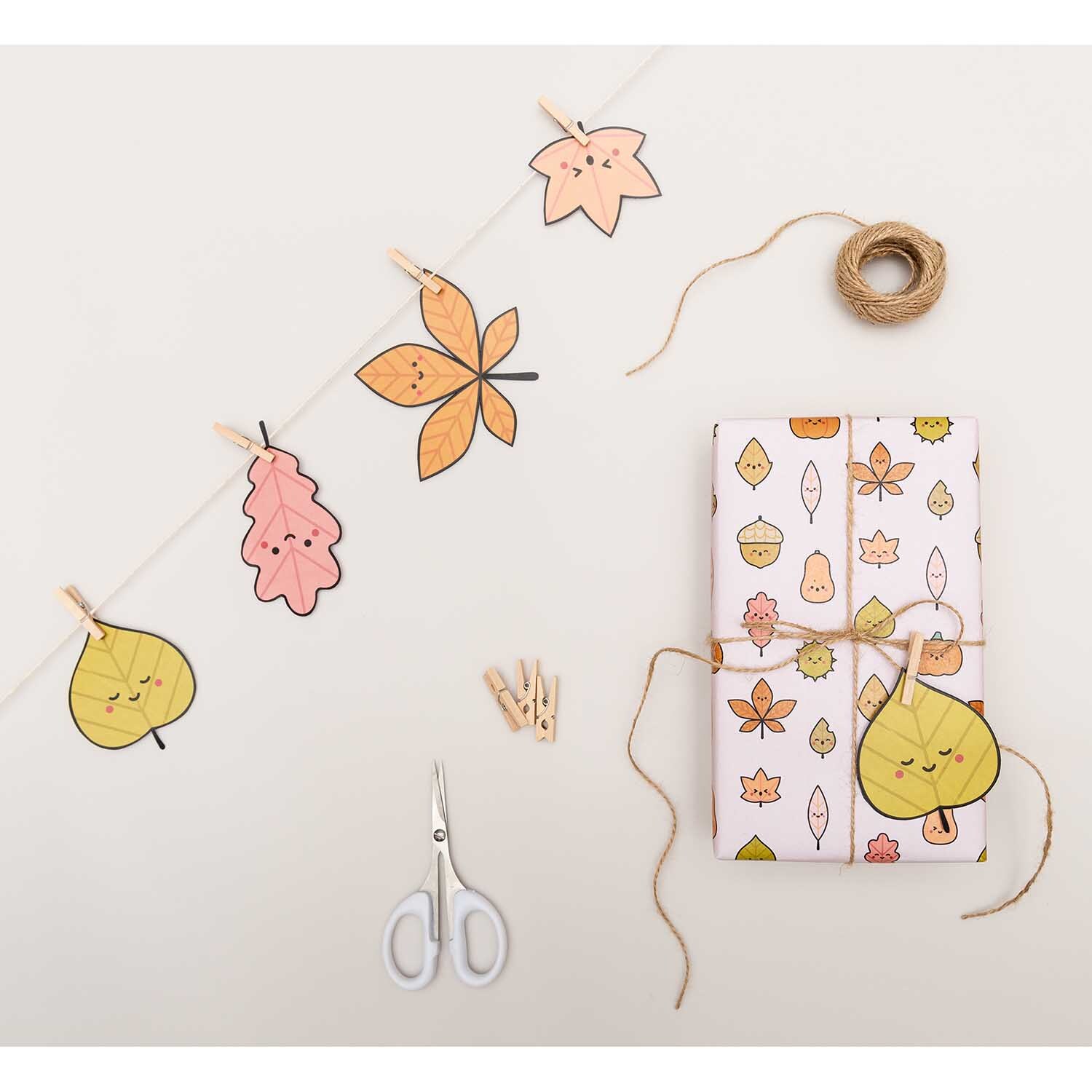 Paper Poetry Papieranhänger Blätter bunt 8 Stück von Rico Design Paper Poetry Papieranhänger Blätter bunt 8 Stück: Mehrfarbige Blätter-Dekoration mit Schere und Geschenkpapier. Ideal für kreative Bastelprojekte.