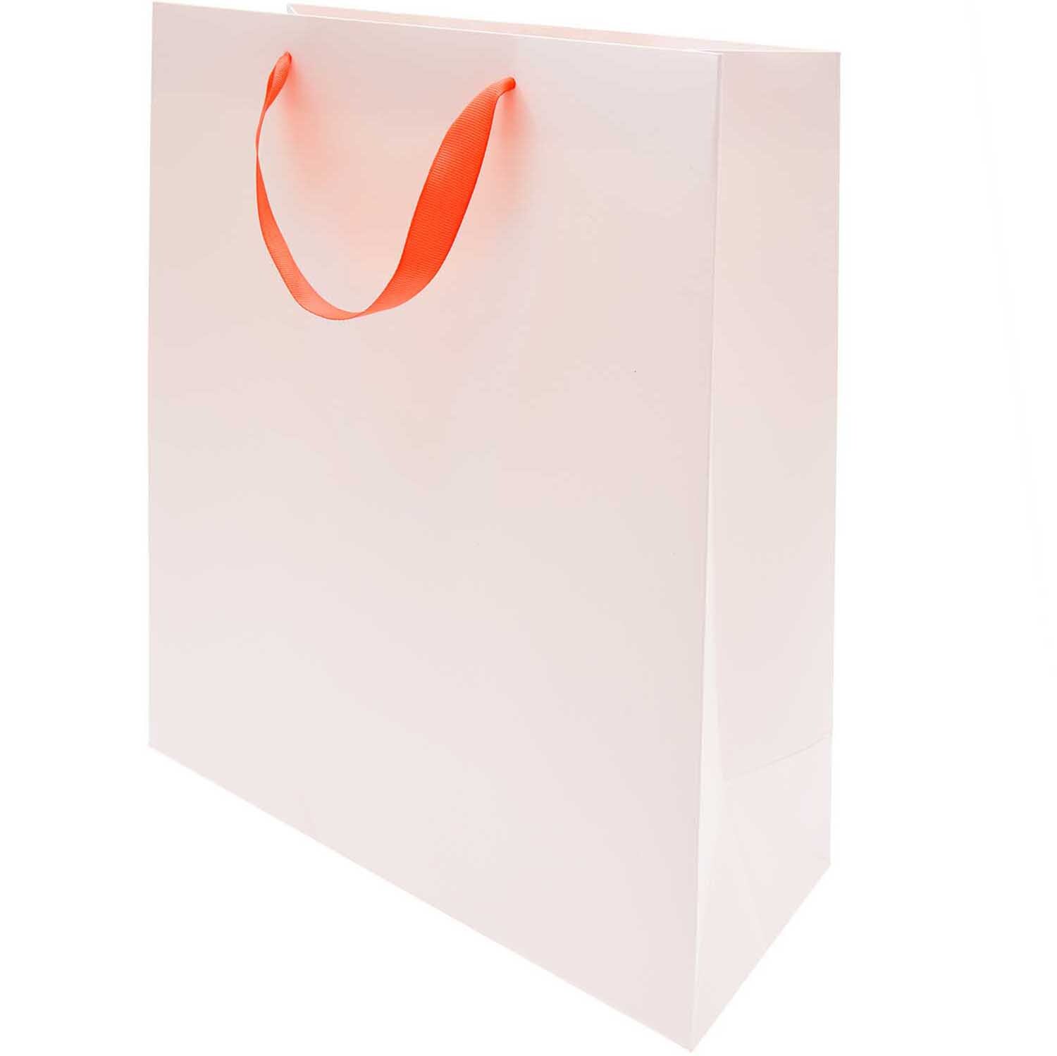 Paper Poetry Geschenktüte in zartem Rosa mit roten Griffen, ideal für stilvolle Geschenkverpackungen.