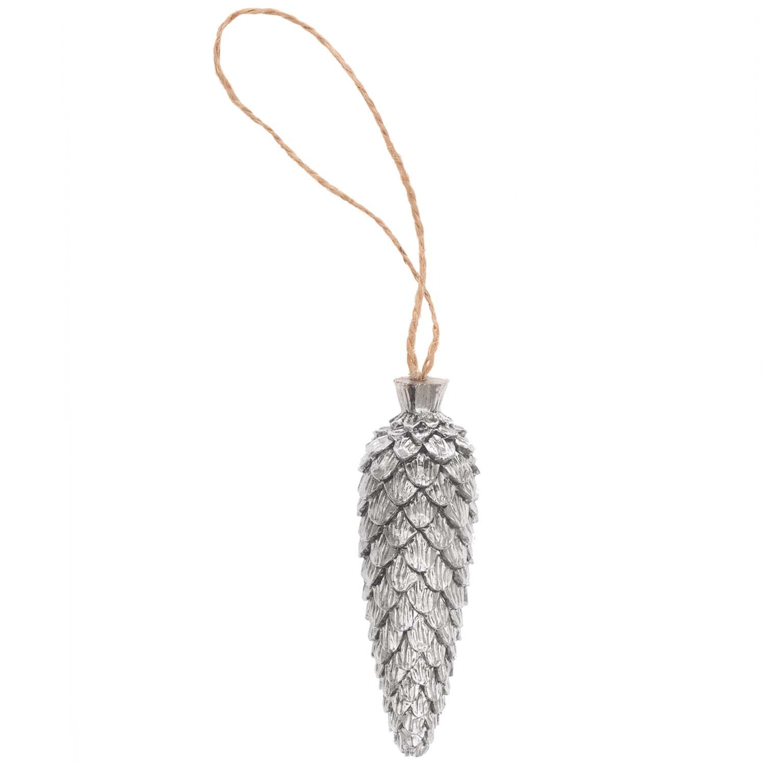 Hänger Zapfen aus Polyresin 3x8,5cm Farbe Silber von Rico Design Hänger Zapfen aus Polyresin 3x8,5cm von Rico Design in silberner Farbe mit detaillierter Struktur und Aufhängeschnur.