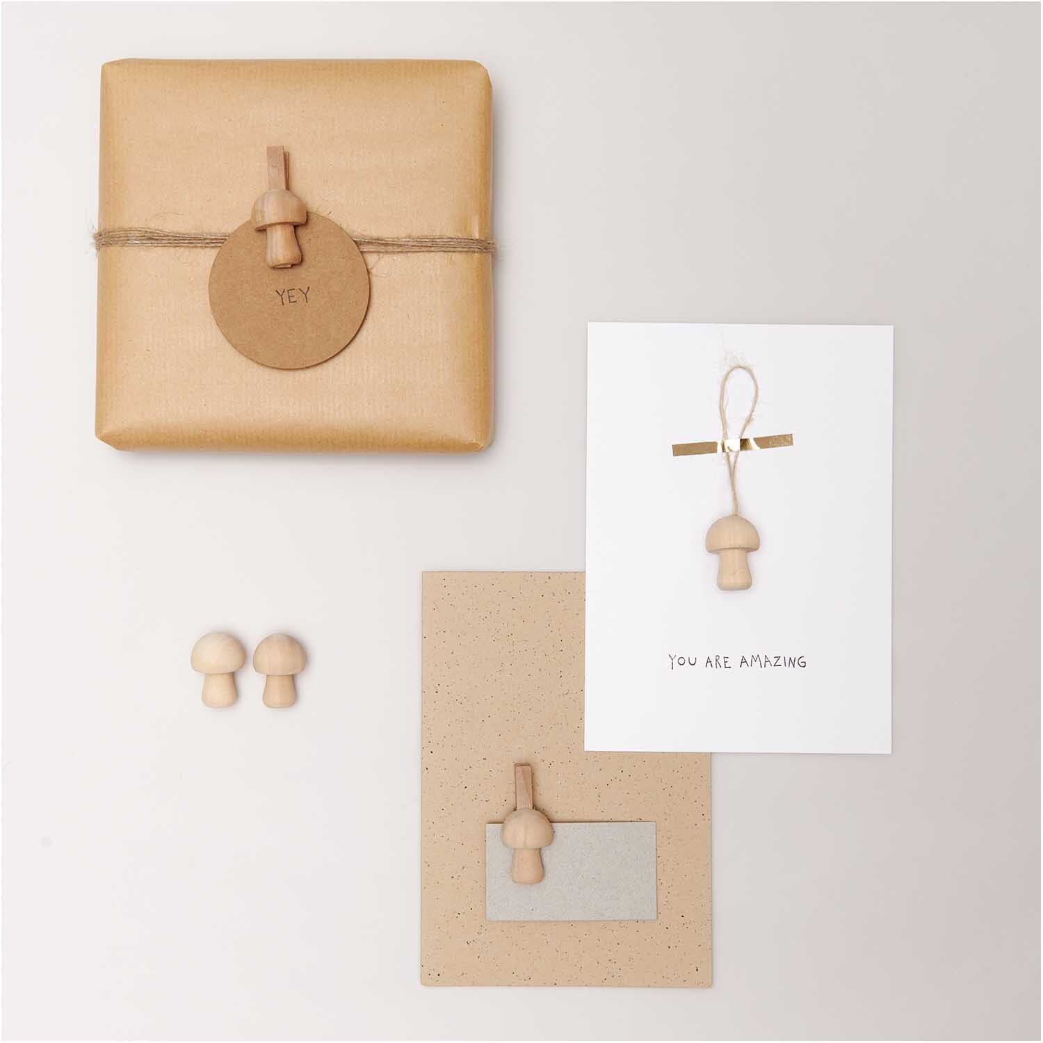 Dekoklammern Pilz natur 4,8cm 4 Stück von Rico Design Dekoklammern Pilz natur 4,8cm 4 Stück von Rico Design, ideal für kreative Geschenkverpackungen und Karten.