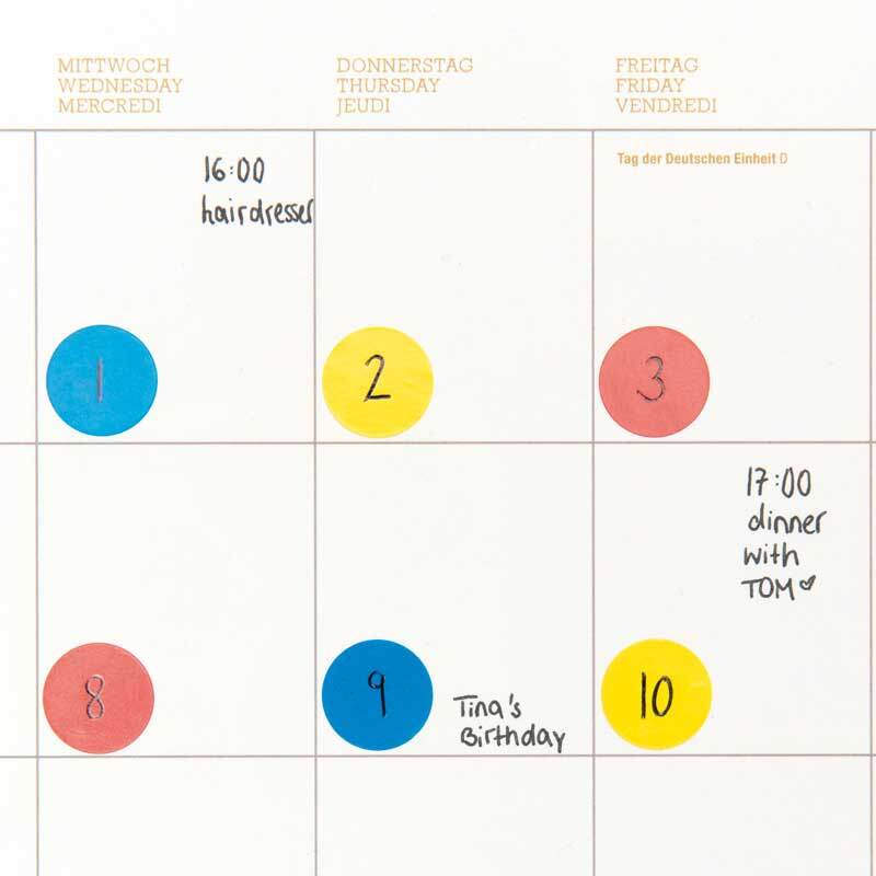 Office Sticker Punkte 15mm 4 Bogen Farbe Schwarz von Rico Design Office Sticker Punkte 15mm 4 Bogen: Kalender mit bunten Punkten in Neongelb und Neonpink zur Organisation.