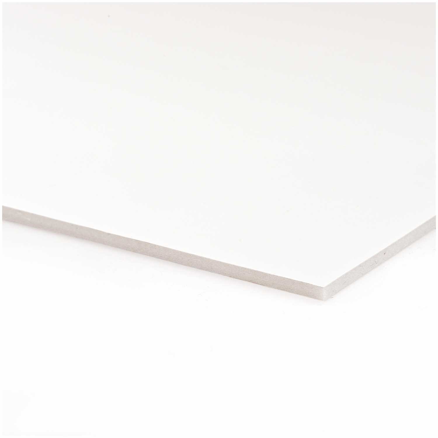 Foamboard weiß 50x70cm 3mm von Rico Design, zeigt eine glatte, weiße Oberfläche in Nahaufnahme.