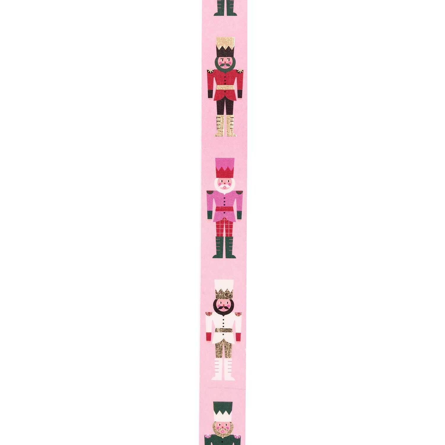 Paper Poetry Tape Nussknacker pink 1,5cm 10m von Rico Design Paper Poetry Tape Nussknacker pink 1,5cm 10m zeigt bunte Nussknacker auf rosa Hintergrund. Ideal für kreative Bastelprojekte.