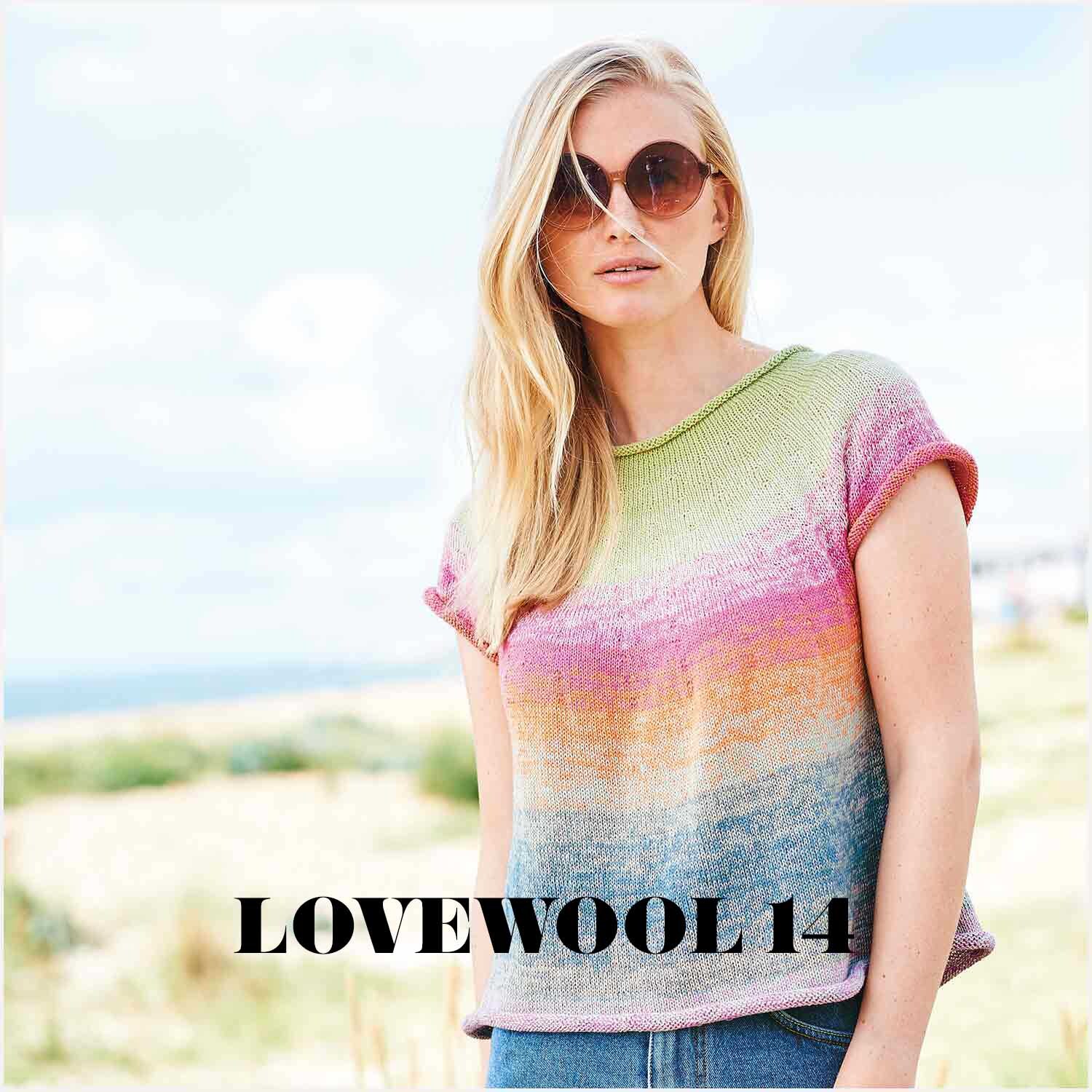 Creative Cotton Dégradé Lucky 8 200g 800m Couleur Ethno from Rico Design Creative Cotton Dégradé Lucky 8: Frau in farbenfrohem Strickshirt von Rico Design, im Freien stehend.