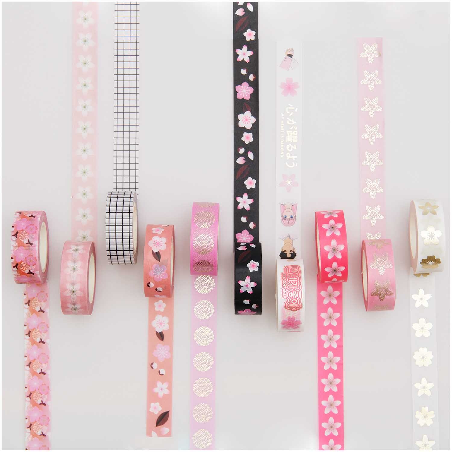 Paper Poetry Tape Set Kirschblüten 5-teilig von Rico Design Paper Poetry Tape Set Kirschblüten, 5-teilig, von Rico Design. Mehrfarbige Washi-Tapes mit Kirschblütenmotiven auf hellem Hintergrund.