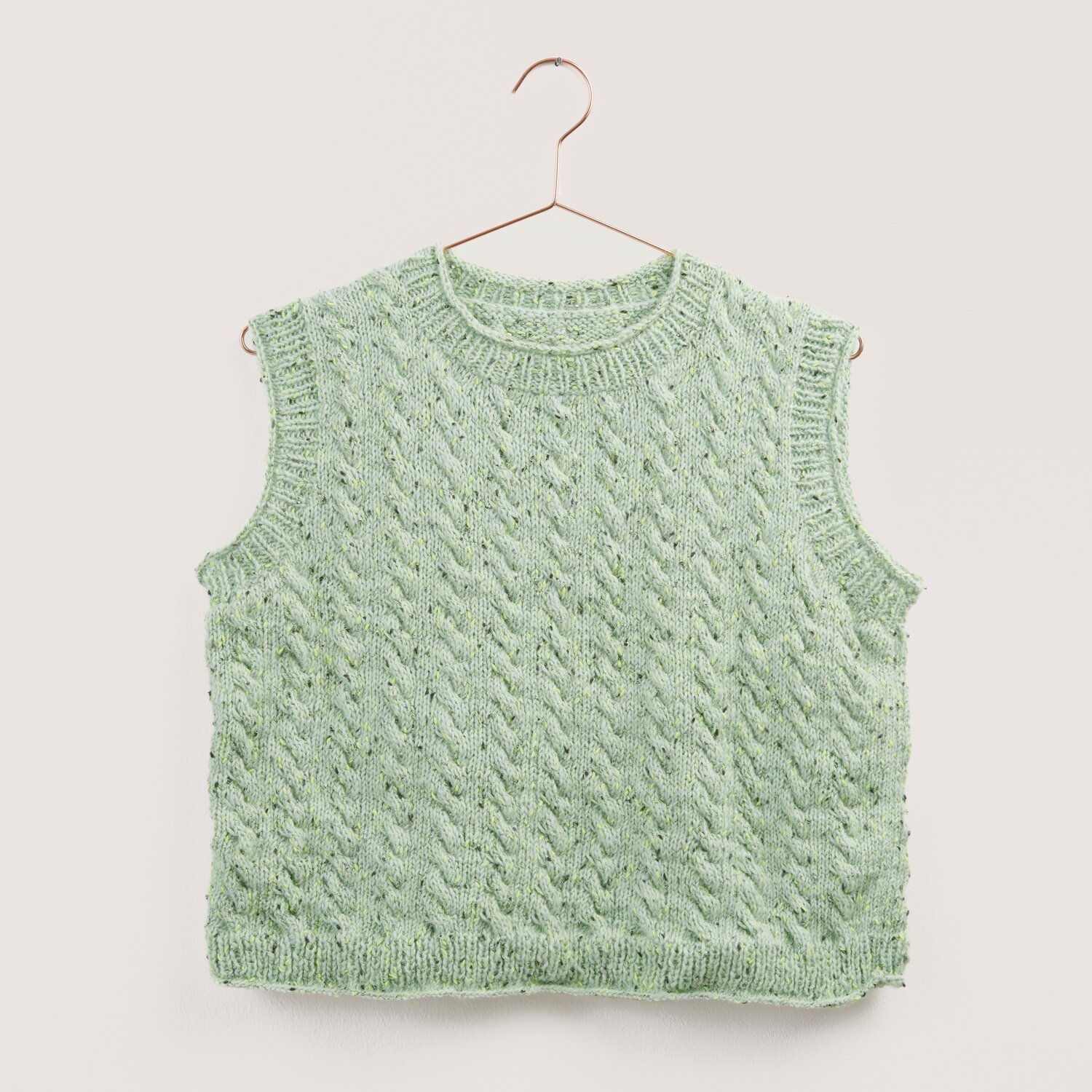 Strickset Top Modell 08a doppelfädig in Mint, gestrickt aus Creative Cotton Fleece dk. Ideal für stilvolle, handgemachte Mode.