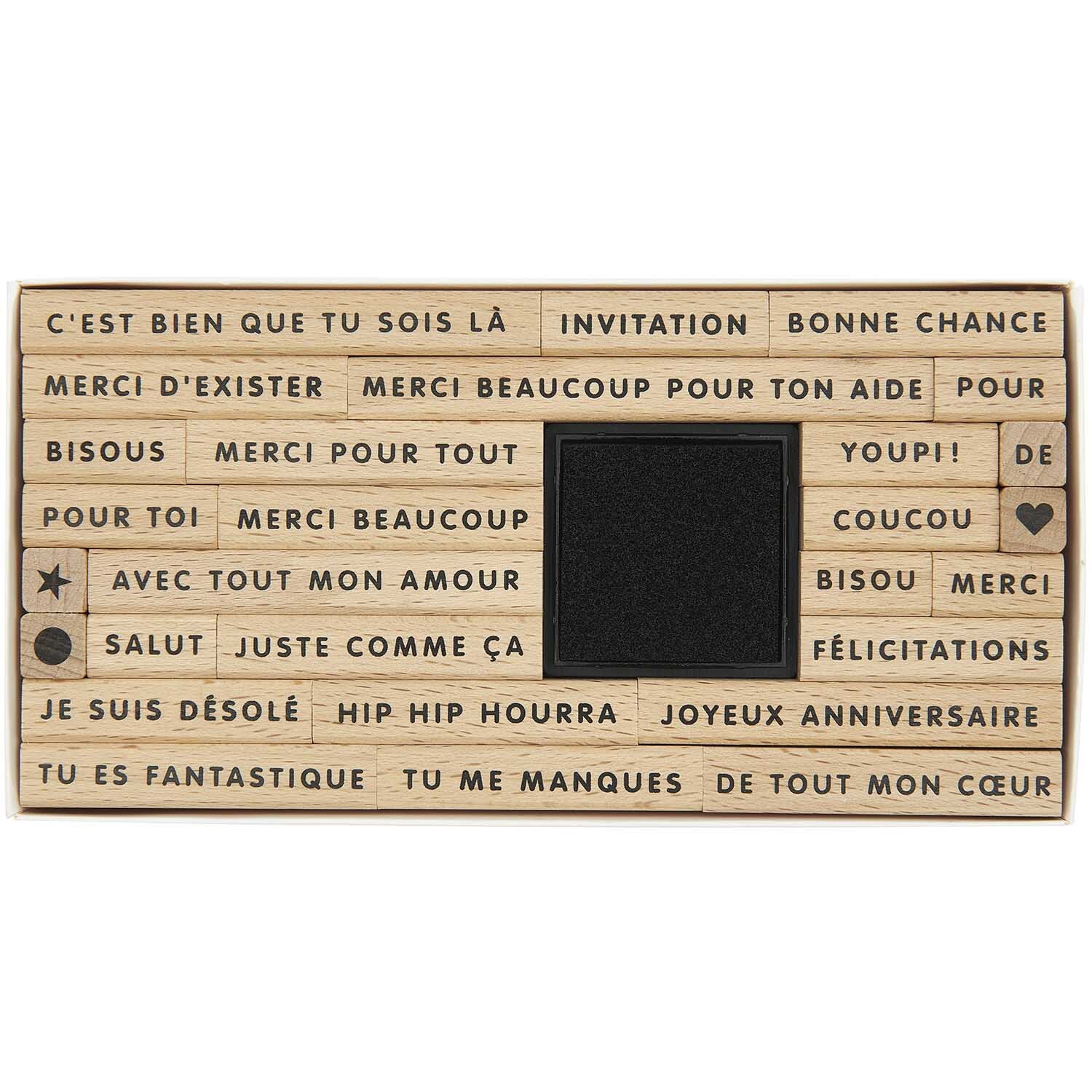 Paper Poetry XL Stempelset mit französischen Texten, 29-teilig, von Rico Design, auf Holz.