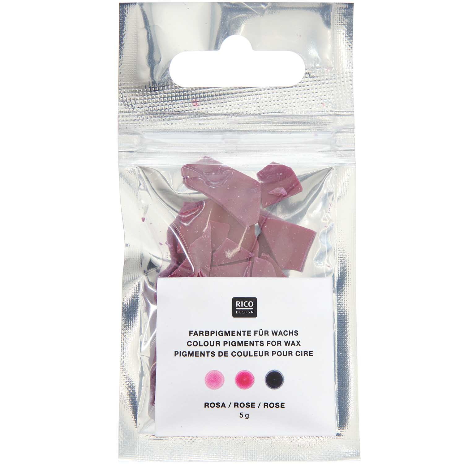 Kerzenfarbe 5g Farbe Rosa von Rico Design Kerzenfarbe 5g von Rico Design in Rosa, präsentiert in einer transparenten Verpackung mit Farbpigmenten für Wachs.
