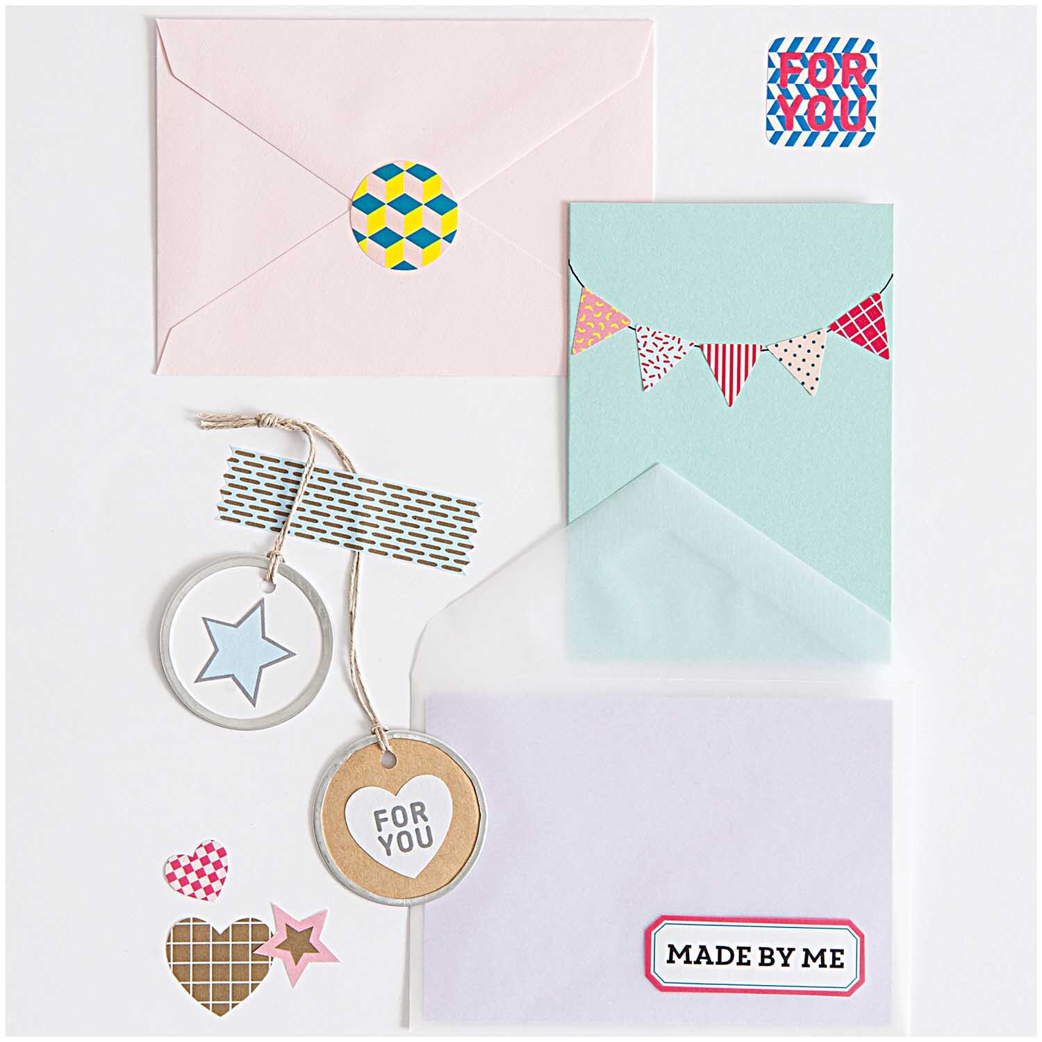 Paper Poetry Kartenset Basic C7 mit bunten Umschlägen und dekorativen Stickern von Rico Design.