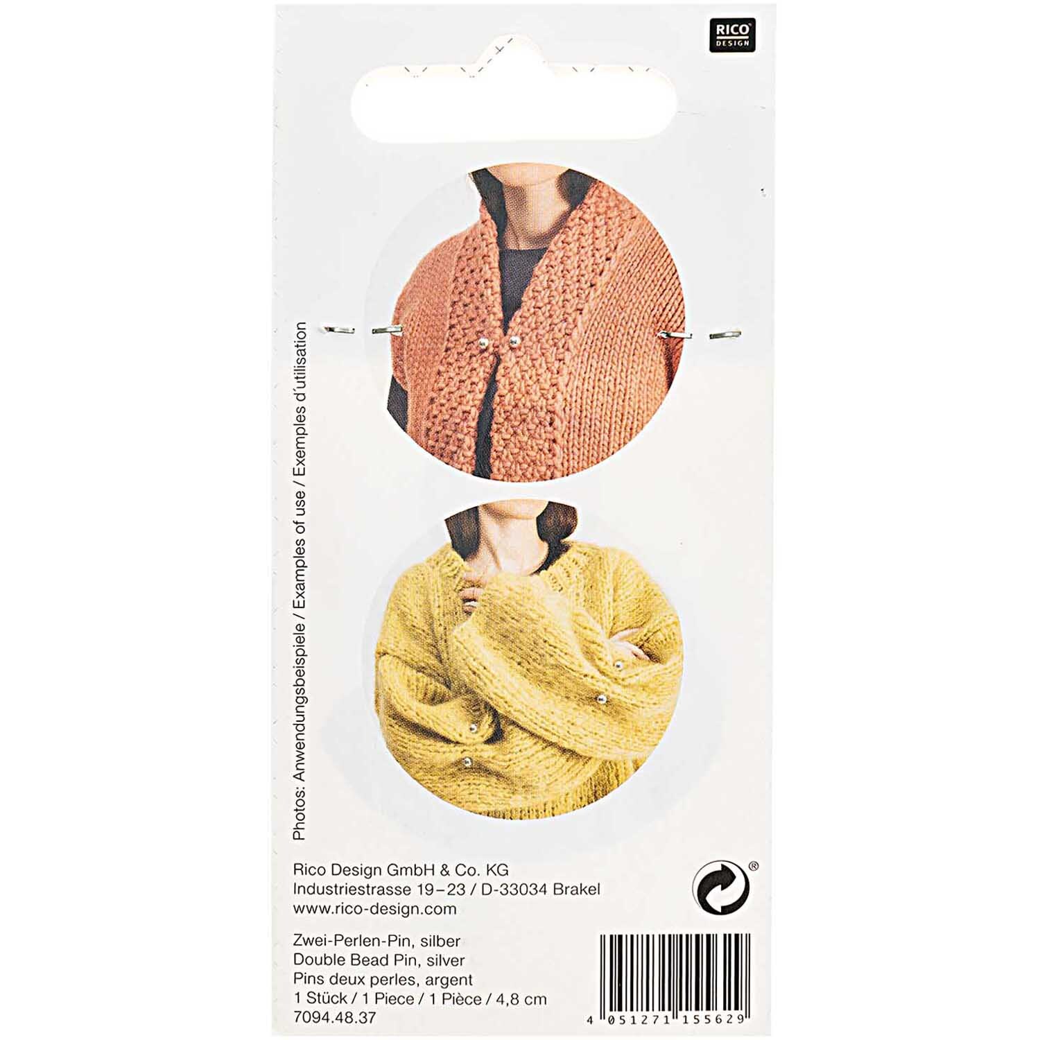 Zwei-Perlen-Pin 48mm 1 Stück Farbe Silber von Rico Design Zwei-Perlen-Pin 48mm von Rico Design, silber, auf Verpackung mit gestrickten Kleidungsstücken.