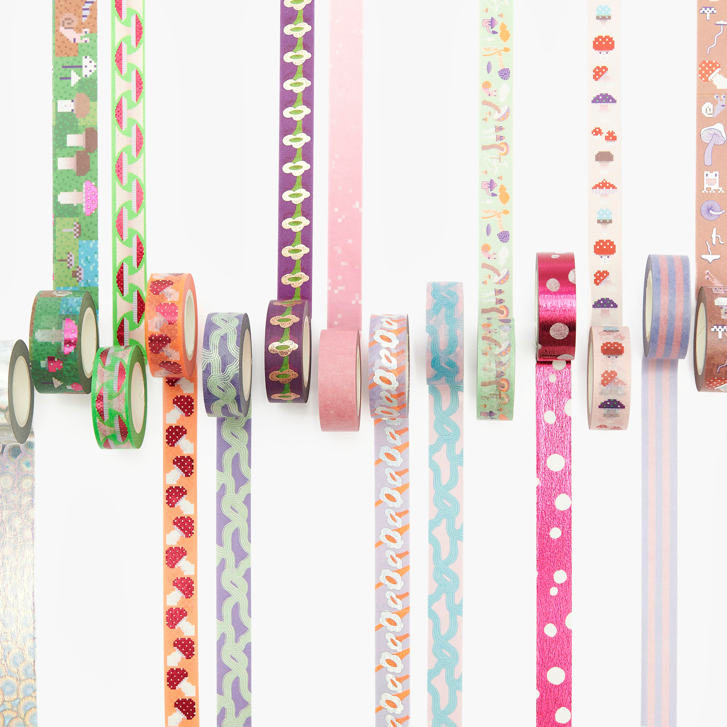 Paper Poetry Tape Bubbly Silber 2cmx10m von Rico Design Paper Poetry Tape Set Shrooom Pfifferlinge, bunte Washi-Tapes von Rico Design, 1,5cmx10m, ideal für kreative Bastelprojekte und Dekorationen.
