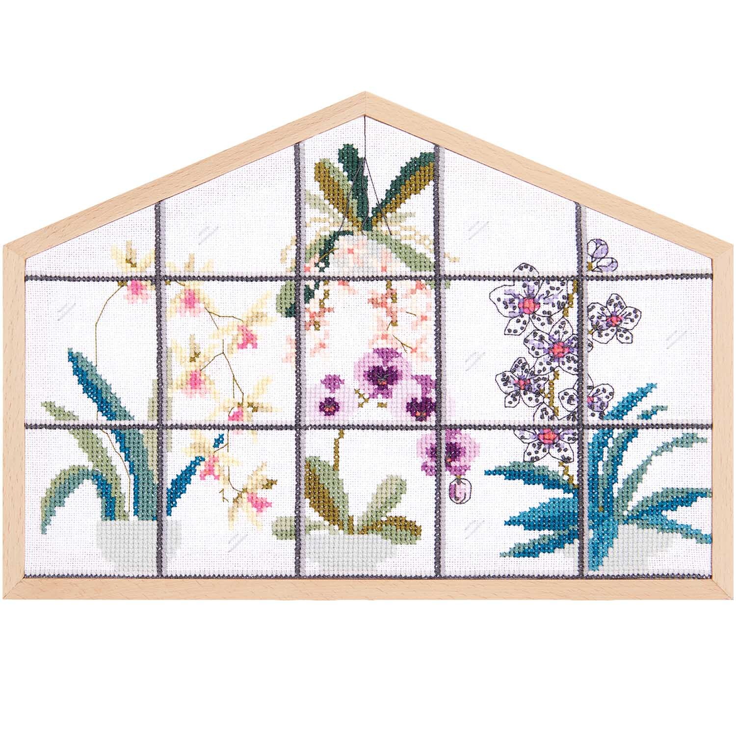 Stickpackung Orchideen groß zeigt ein farbenfrohes Orchideenmotiv in einem Holzrahmen von Rico Design.