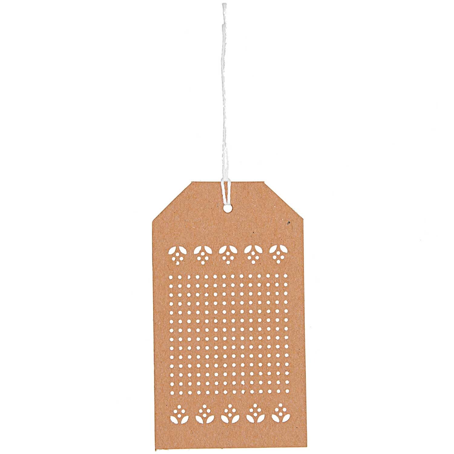 Anhänger zum Besticken aus Kraftpapier von Rico Design, braun, mit Lochmuster und weißem Faden. Ideal für kreative DIY-Projekte.