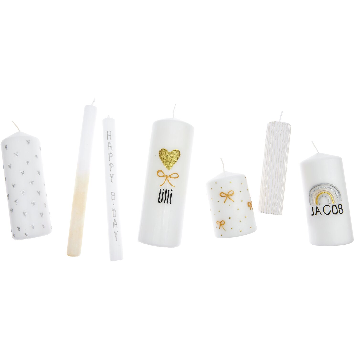 Candle Liner Kerzenmalfarbe 30ml: Sechs weiße Kerzen mit goldenen und silbernen Verzierungen, ideal für kreative Dekorationen.