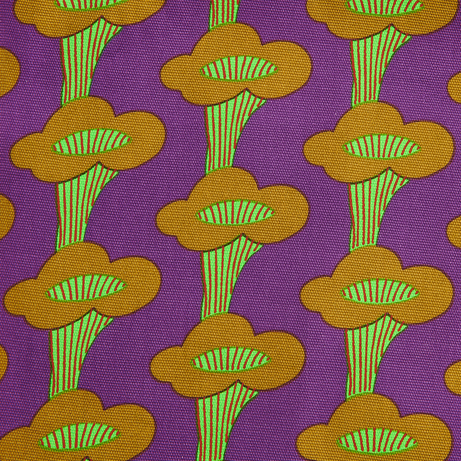 Meterware Canvas Pfifferlinge Neon Violett mit auffälligem Pilzmuster auf violettem Hintergrund von Rico Design.