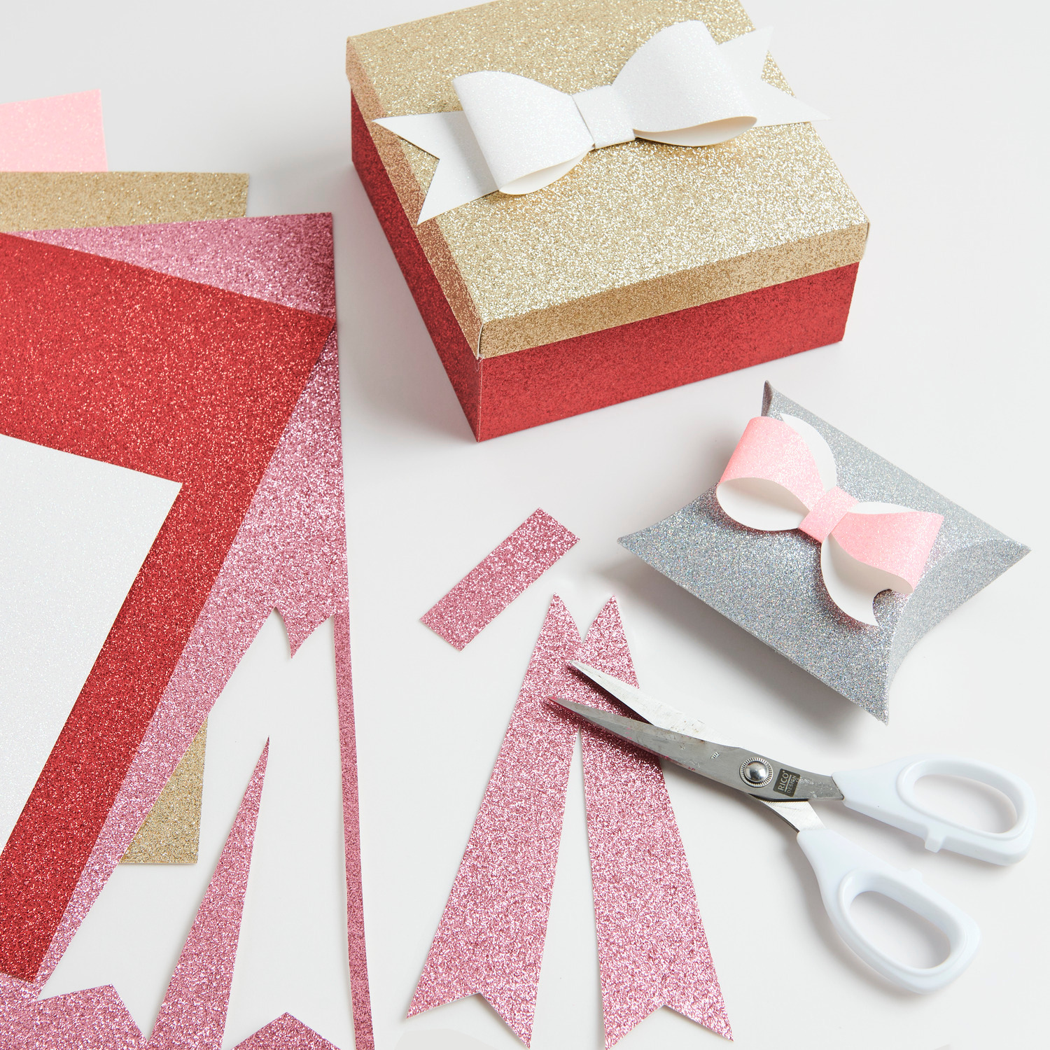 Paper Poetry Glitterkarton 50x70cm 250 g/m² Farbe Gold von Rico Design