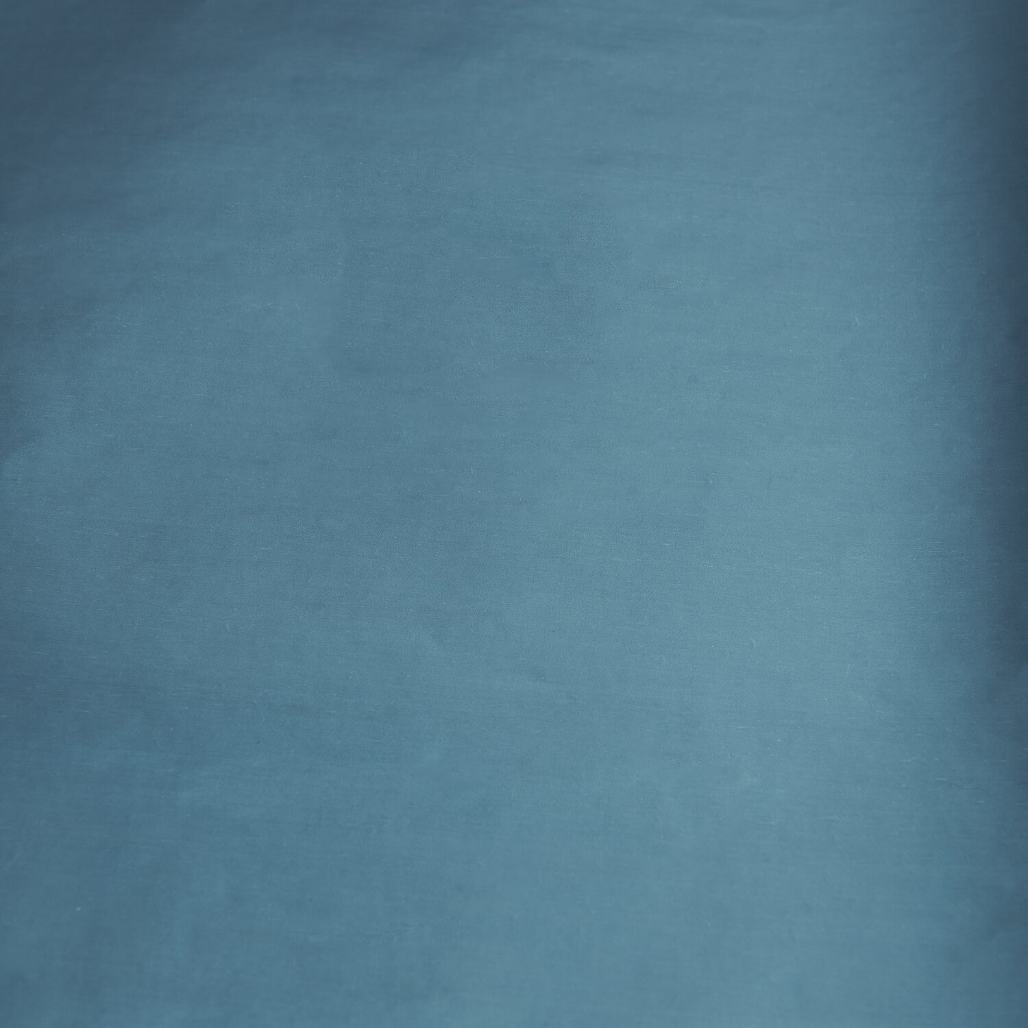 Papier cadeau Metallic Matt 200x70cm 80g/m Couleur Bleu from Rico Design Geschenkpapier Metallic Matt in Blau von Rico Design, 200x70cm, ideal für stilvolle Geschenke.