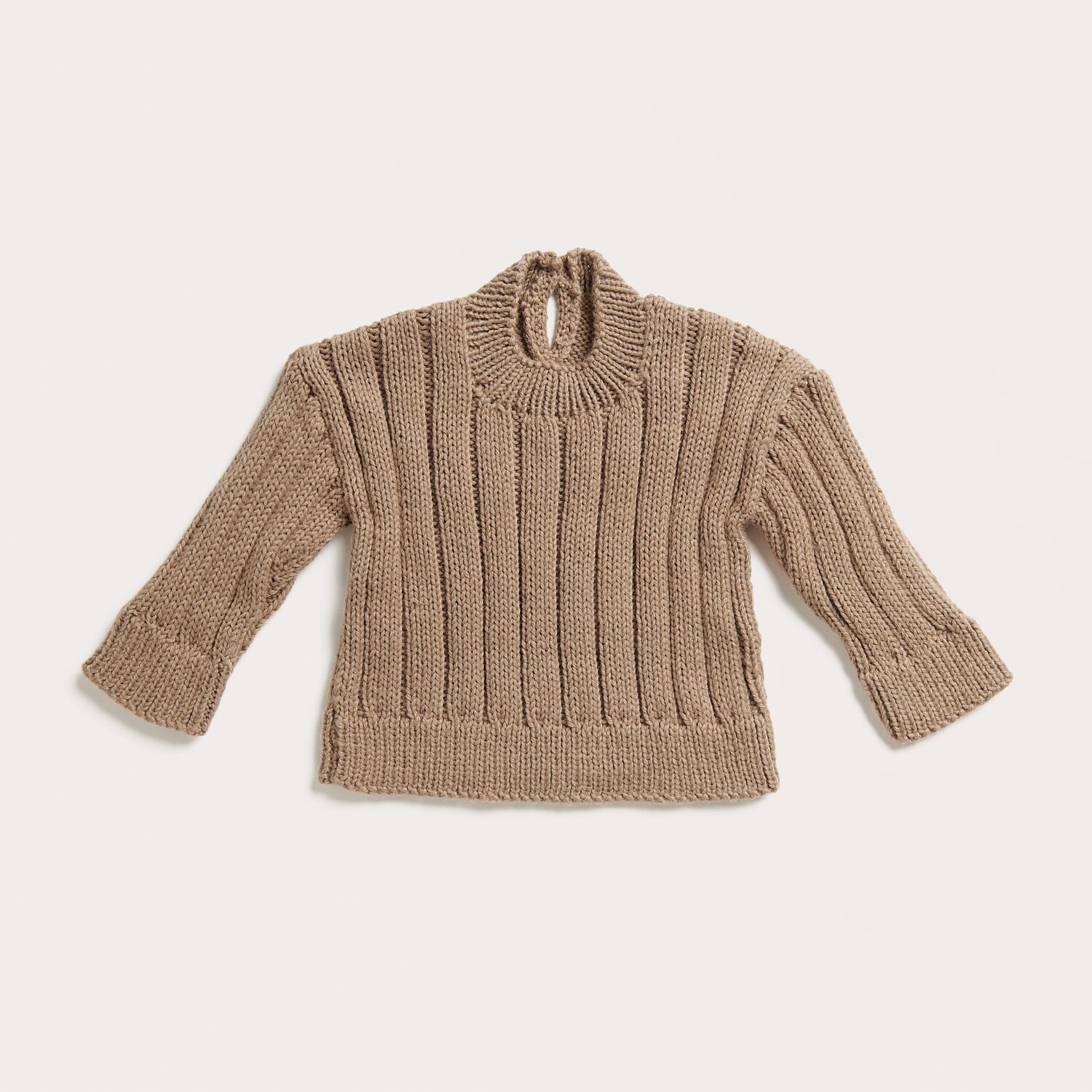 Strickset Pullover Modell 11 aus Baby 042 in Nougat. Weicher, gerippter Pullover für Babys, ideal für kühle Tage.