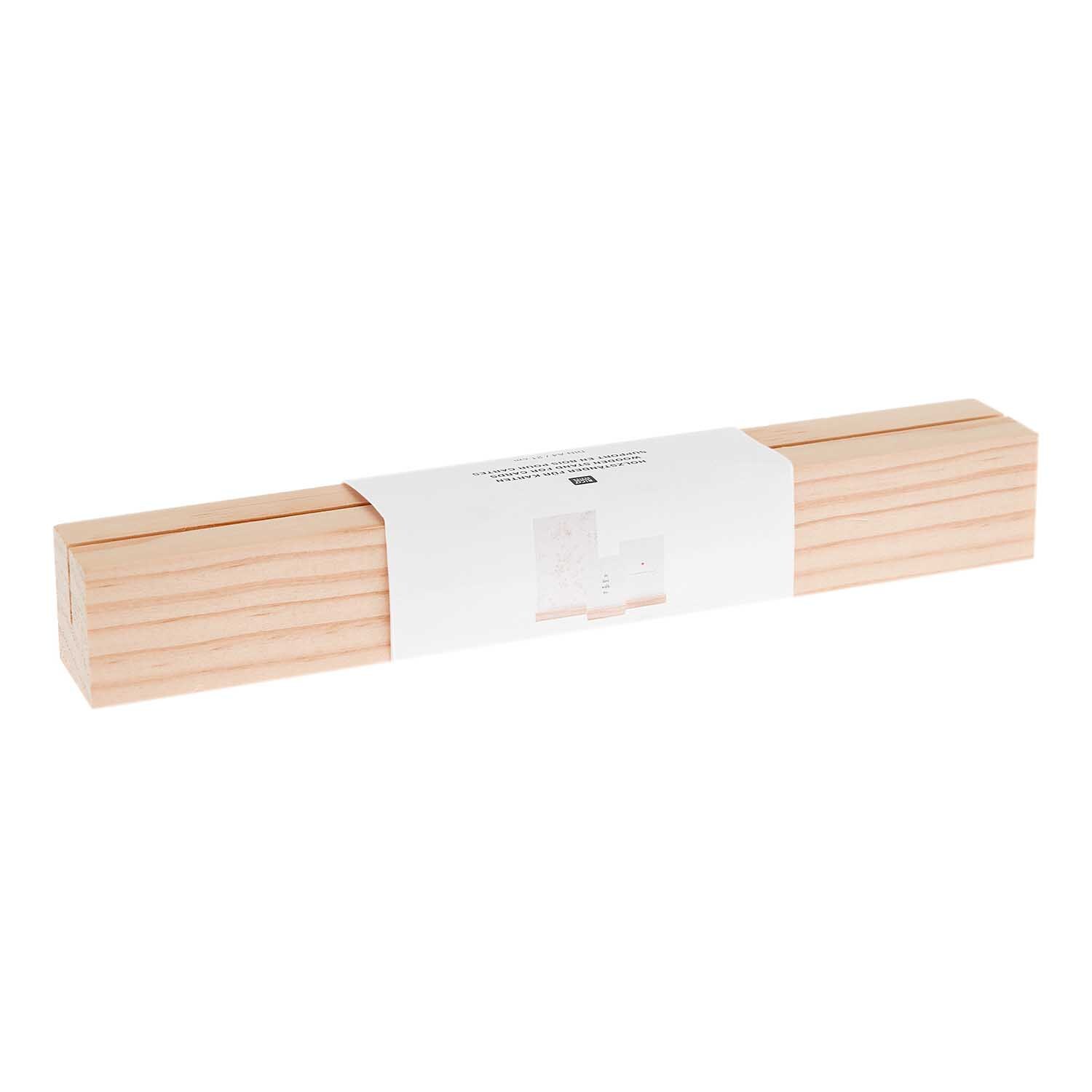 Holzständer für Karten Größe A4 von Rico Design Holzständer für Karten aus hellem Holz von Rico Design, ideal zur Präsentation von Karten.