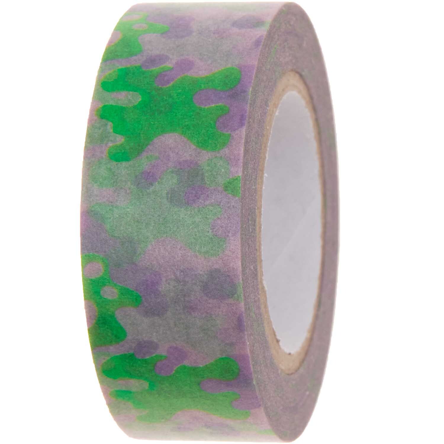 Paper Poetry Tape Camouflage von Rico Design, 1,5 cm breit, 10 m lang, mit grün-lila Tarnmuster.