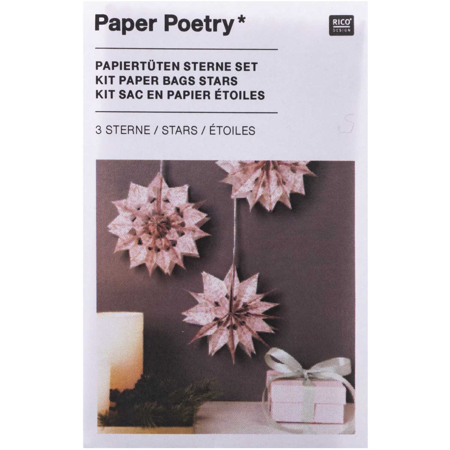 Paper Poetry Bastelset Papiertüten-Sterne Jolly Christmas klein zeigt rosa Sterne als Dekoration. Enthält drei hängende Papiersterne von Rico Design.