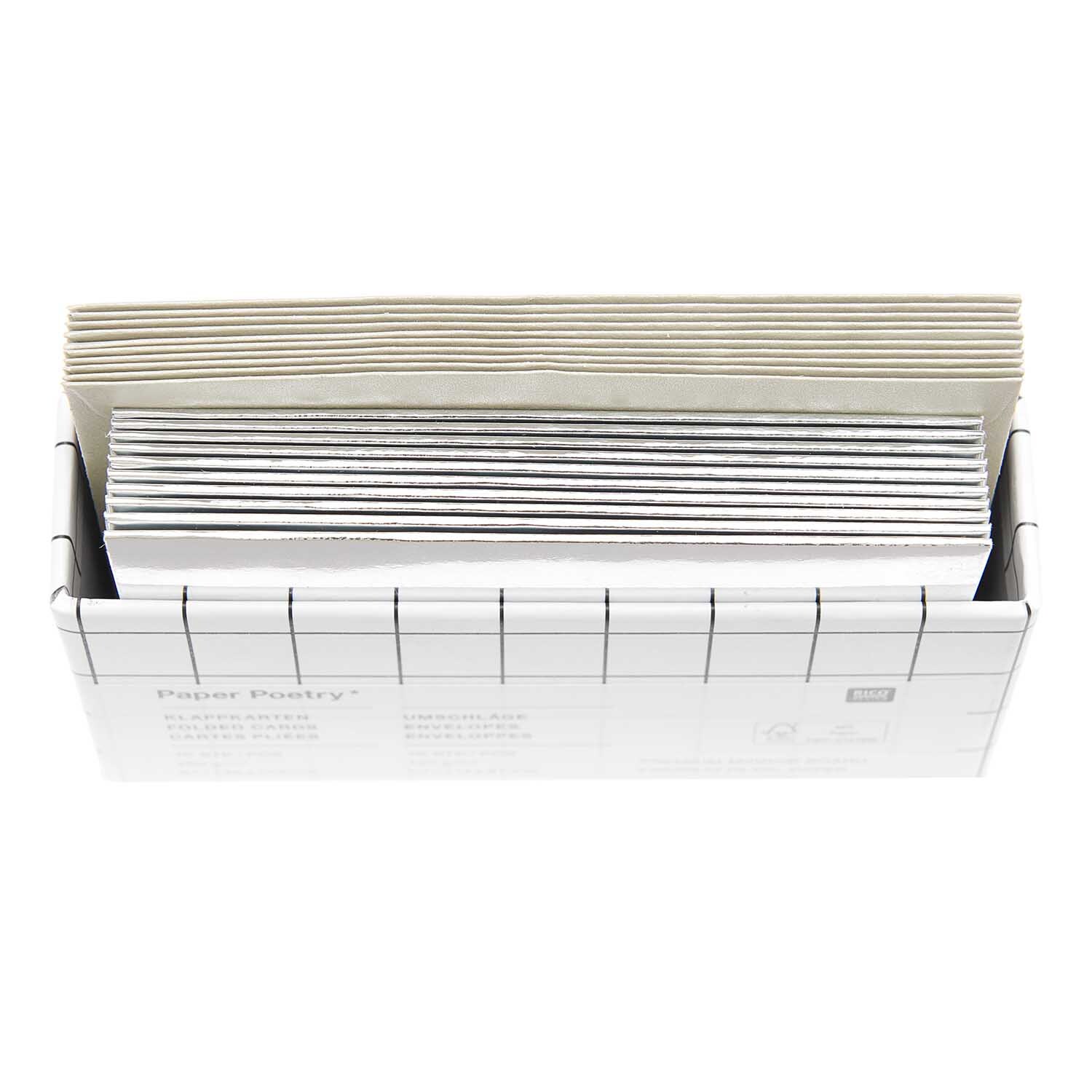Paper Poetry Kartenset Spiegelkarton silber A7/C7 20-teilig von Rico Design Paper Poetry Kartenset Spiegelkarton in A7/C7-Größe, 20-teilig, in einer Box von oben gezeigt.