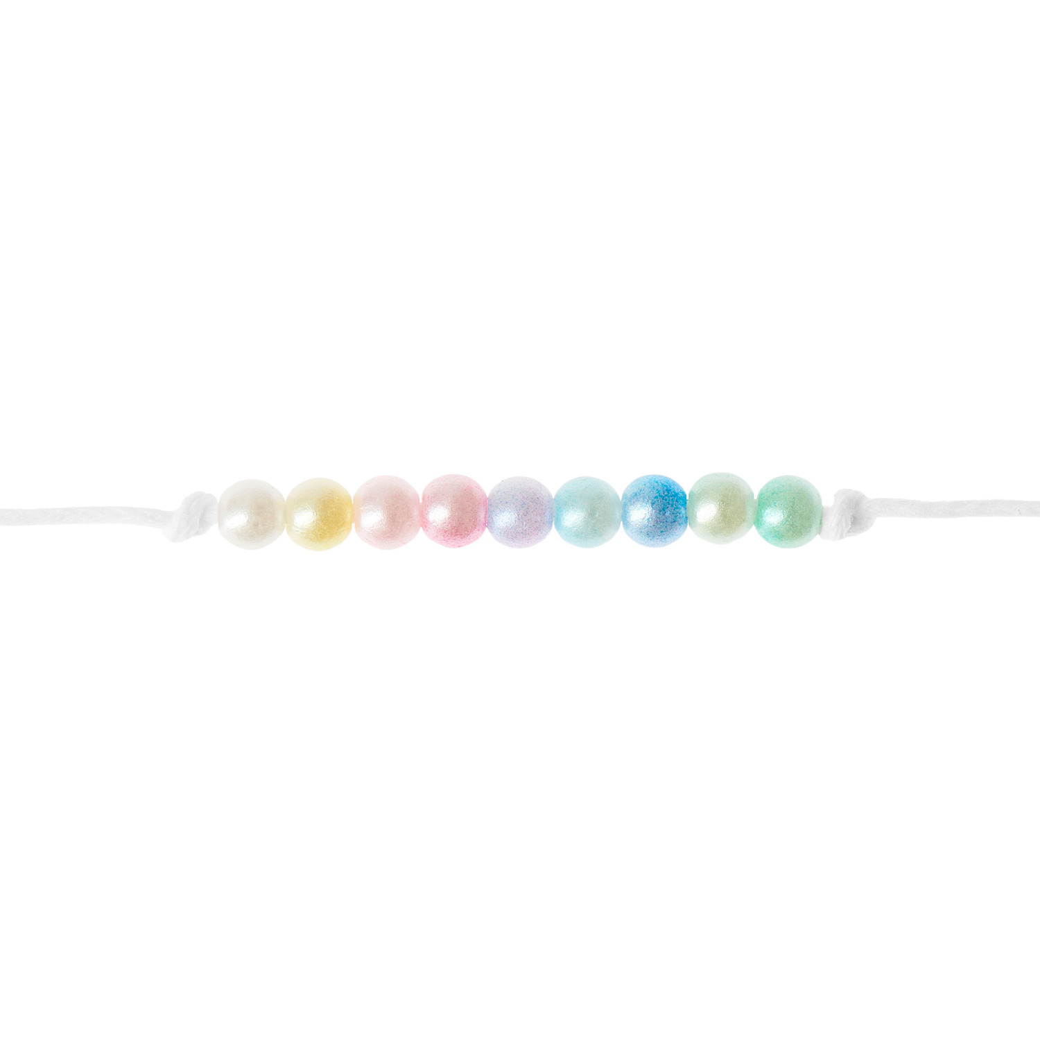 itoshii Kunststoffperlen Rainbow Pearl Mix, Ø4mm, 300 Stück. Bunte Perlen in Pastelltönen aufgereiht auf einem weißen Faden.