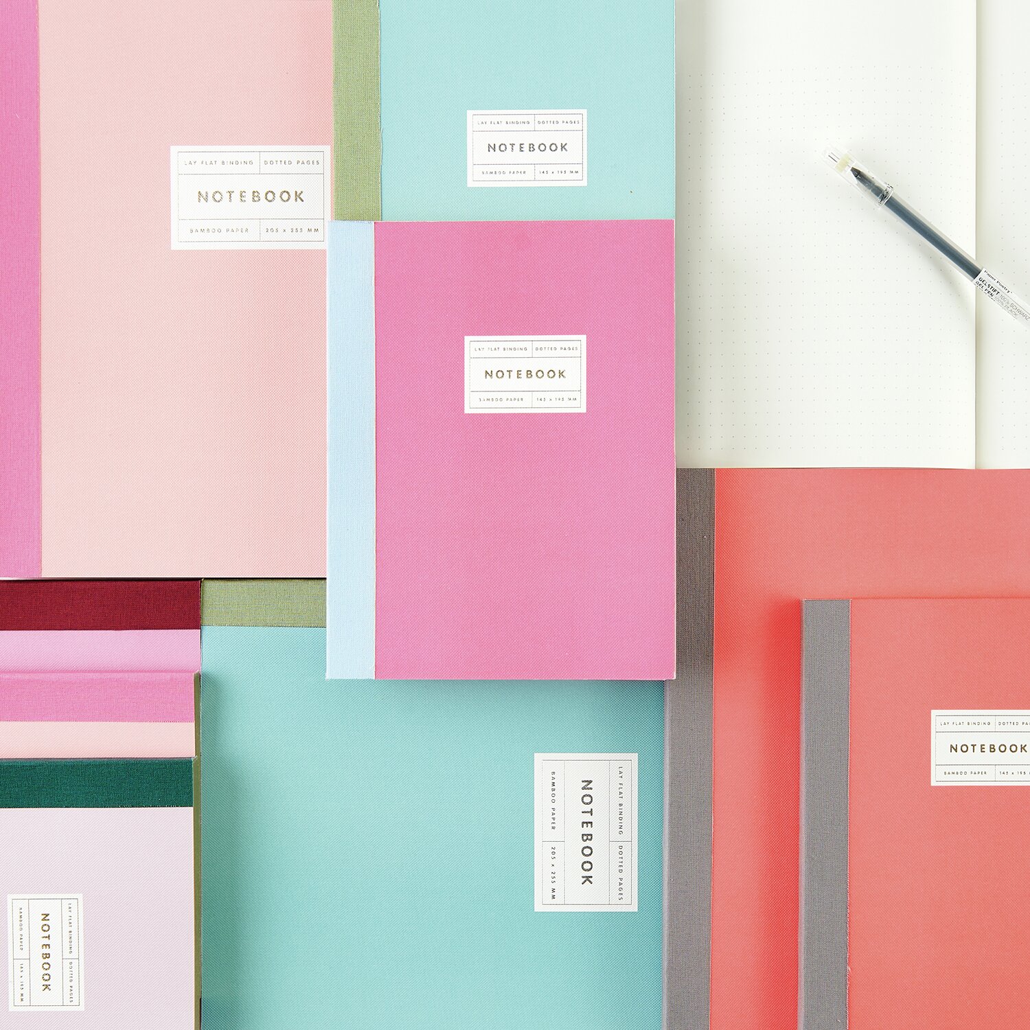 Paper Poetry Notizbuch S Silberrand Farbe Mint von Rico Design Paper Poetry Notizbuch L in verschiedenen Farben wie Mint und Flieder, mit Goldrand, von Rico Design.